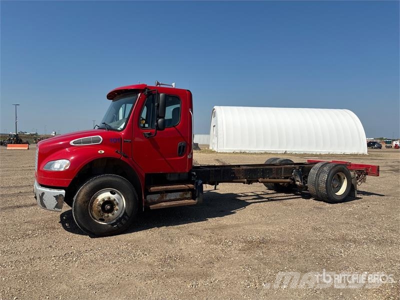 Freightliner M2 106 Kabiny a interiér