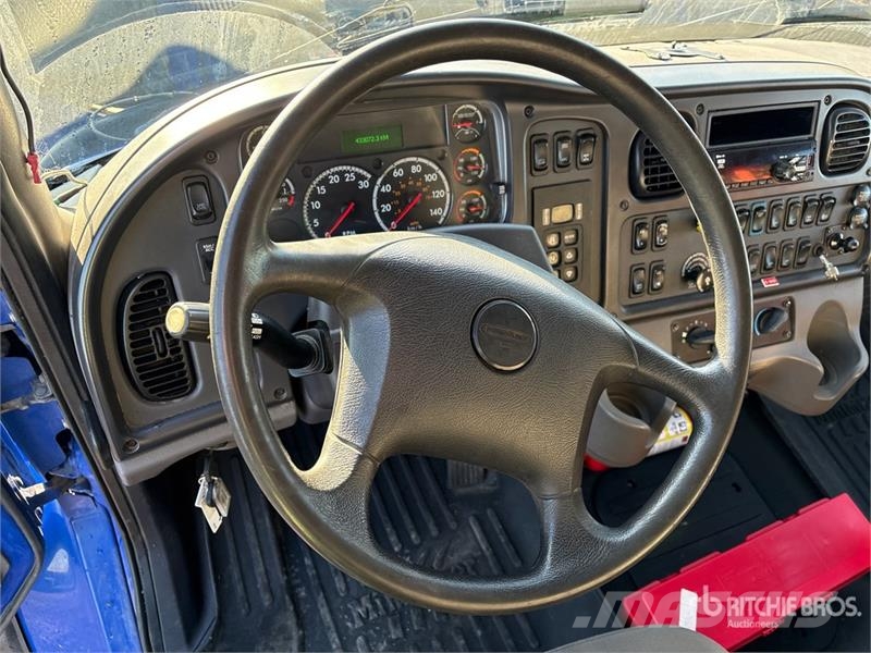 Freightliner M2 106 Hytter och interiör