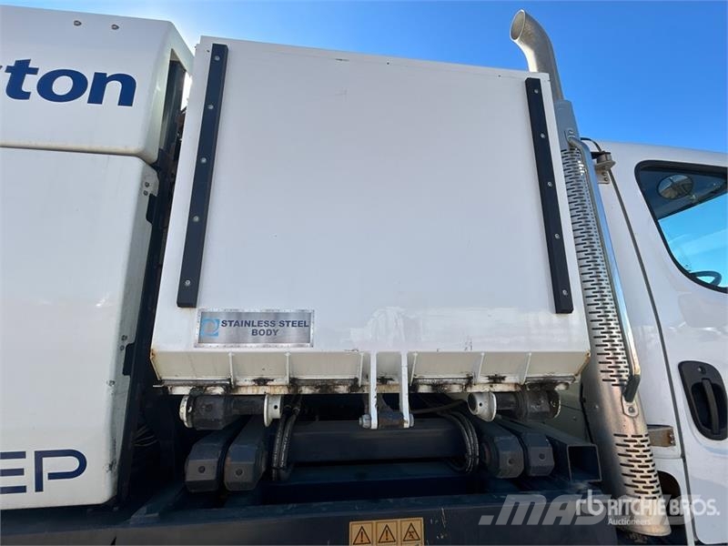 Freightliner M2 106 Šlavimo sunkvežimiai