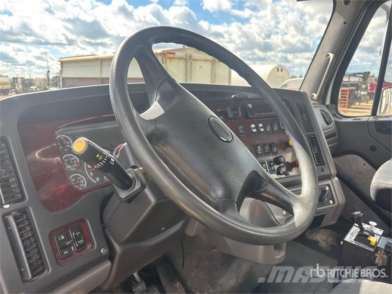 Freightliner M2 106 Грузовики-Самосвалы