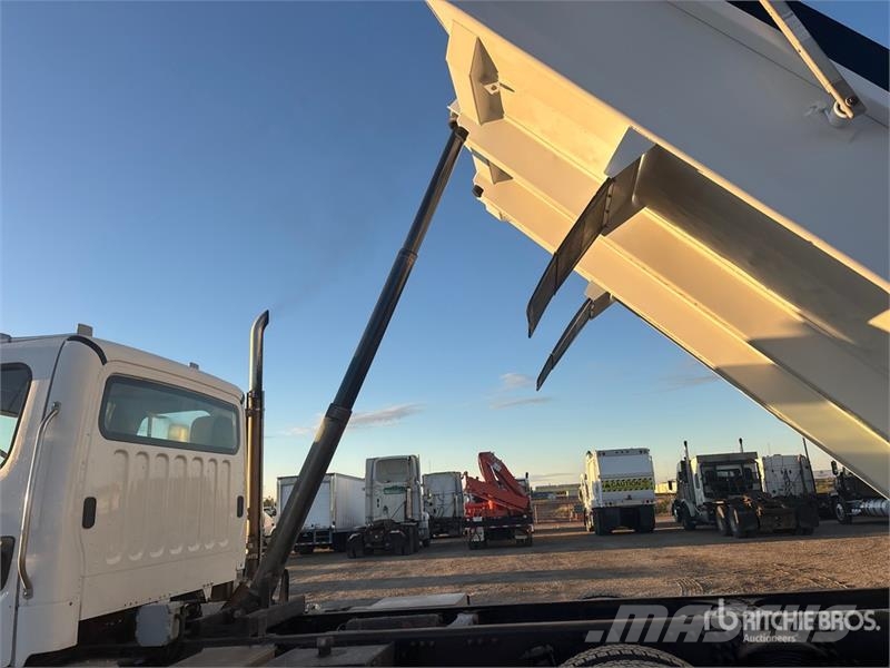 Freightliner M2 106 Camion ribaltabili