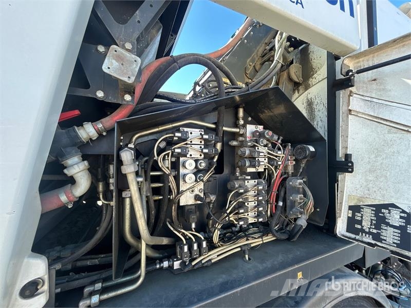 Freightliner M2 106 Šlavimo sunkvežimiai
