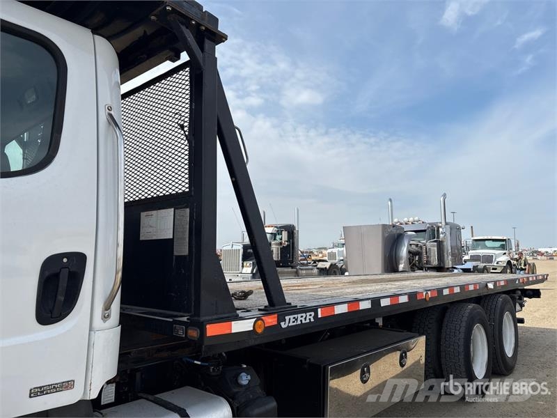 Freightliner M2 106 Hinausautot