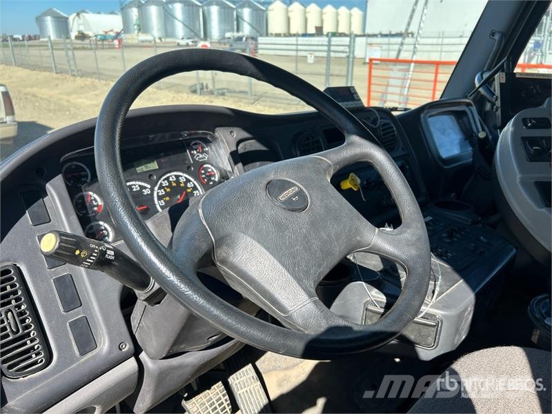 Freightliner M2 106 Šlavimo sunkvežimiai