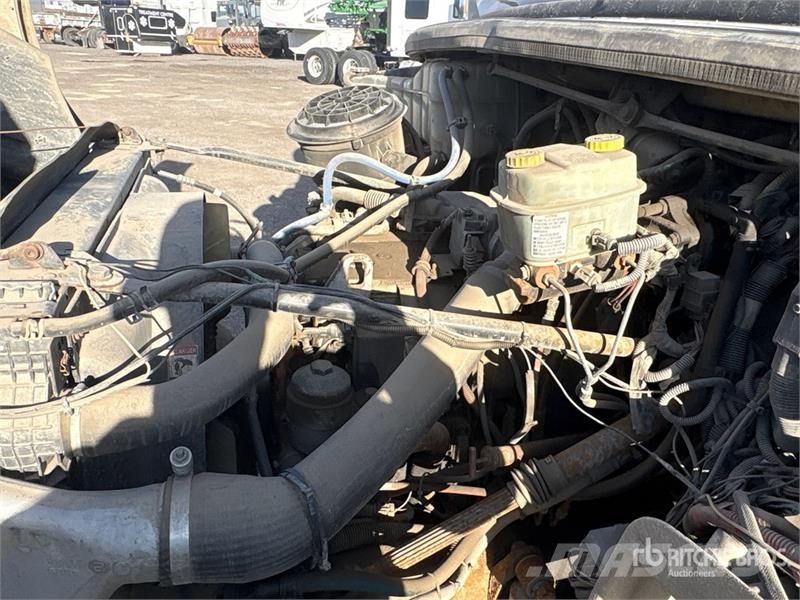 Freightliner M2 106 Kabine i unutrašnjost