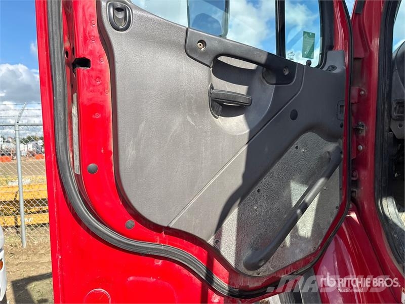Freightliner M2 106 Cabinas