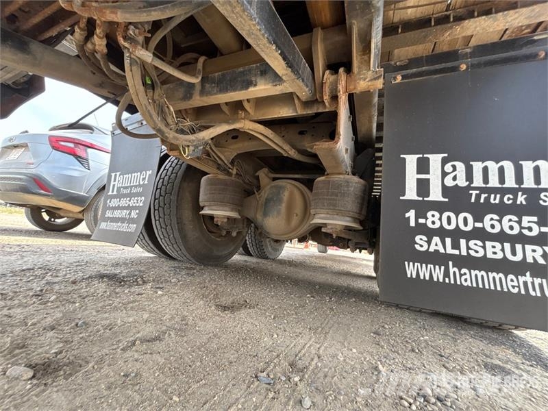 Freightliner M2 106 Hinausautot