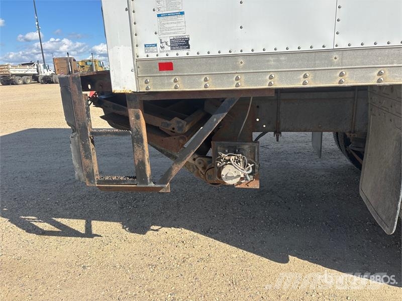 Freightliner M2 106 Фургони