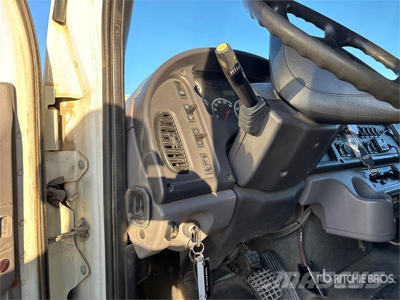 Freightliner M2 106 Мини бусове