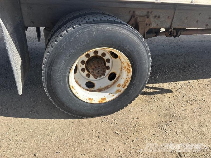 Freightliner M2 106 Фургони