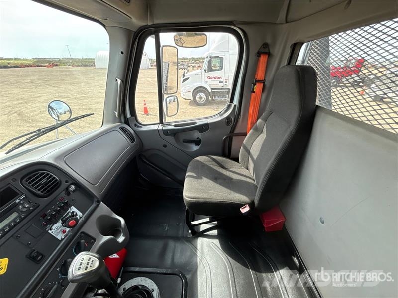 Freightliner M2 106 Hinausautot