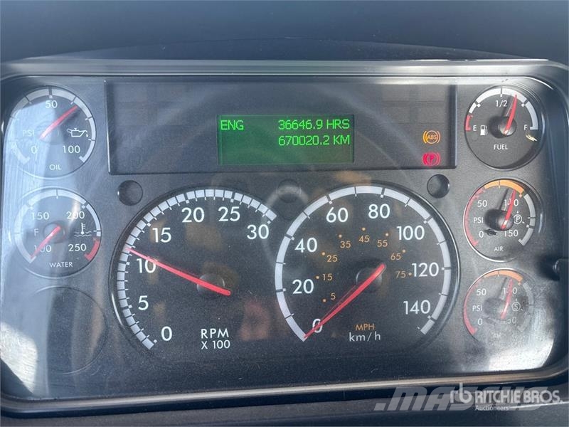 Freightliner M2 106 Cabine e interni