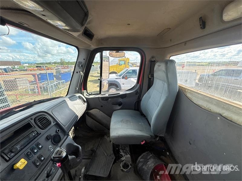 Freightliner M2 106 Cabinas