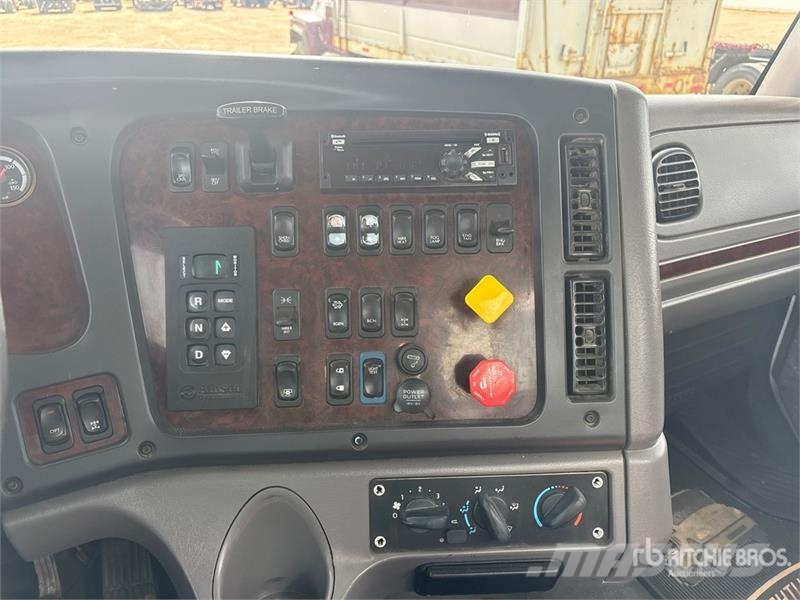 Freightliner M2 106 Грузовики-Самосвалы