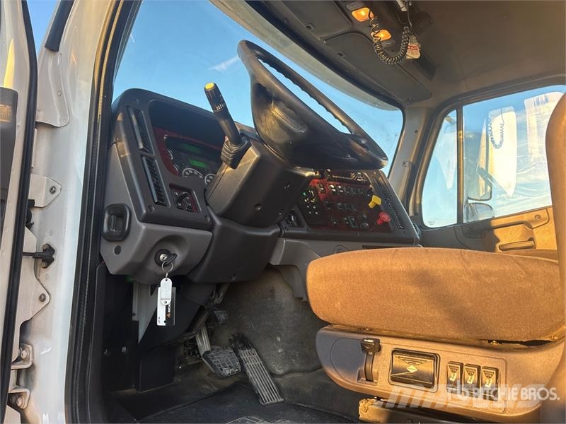 Freightliner M2 106 Camion ribaltabili