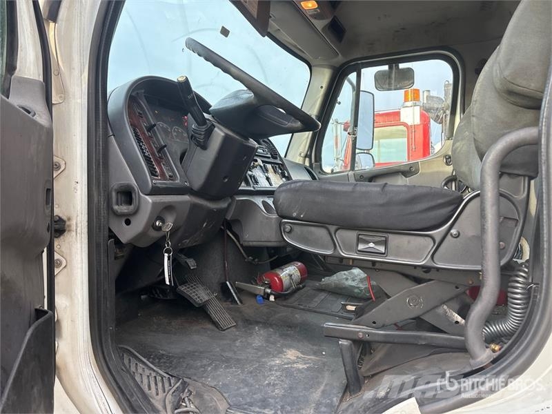 Freightliner M2 106 Kravas automašīnas - refrižeratori