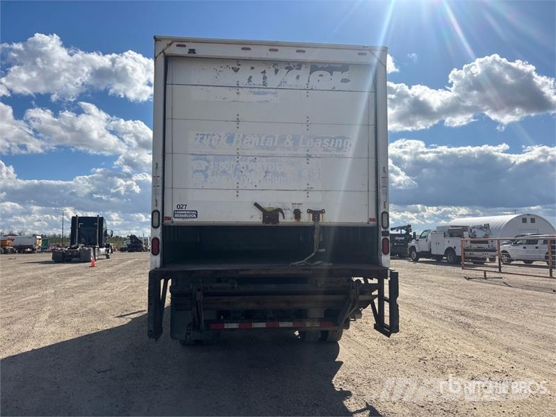 Freightliner M2 106 Фургони