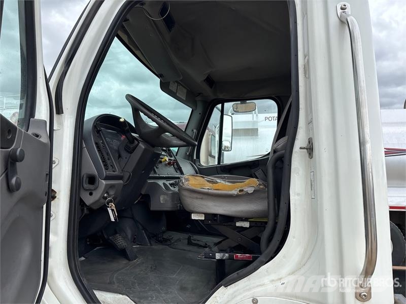 Freightliner M2 106 Kabine i unutrašnjost