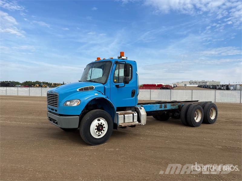 Freightliner M2 106 Kabíny a interiér