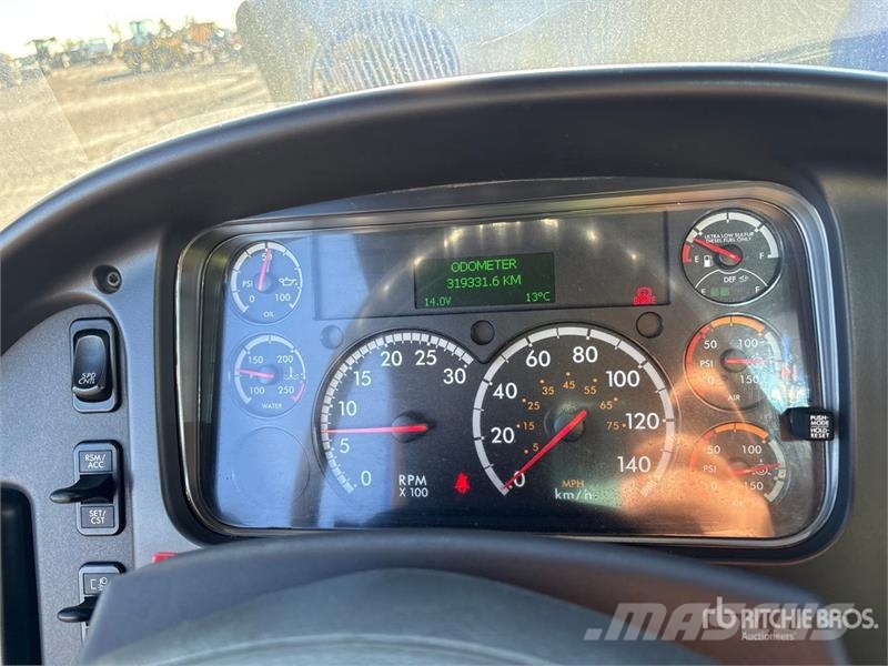 Freightliner M2 106 Hytter och interiör