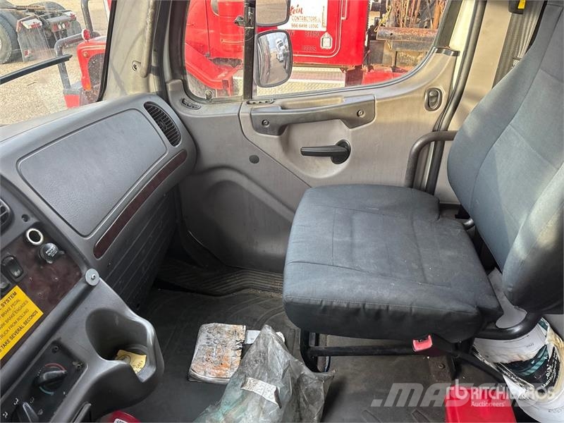 Freightliner M2 106 Kravas automašīnas - refrižeratori