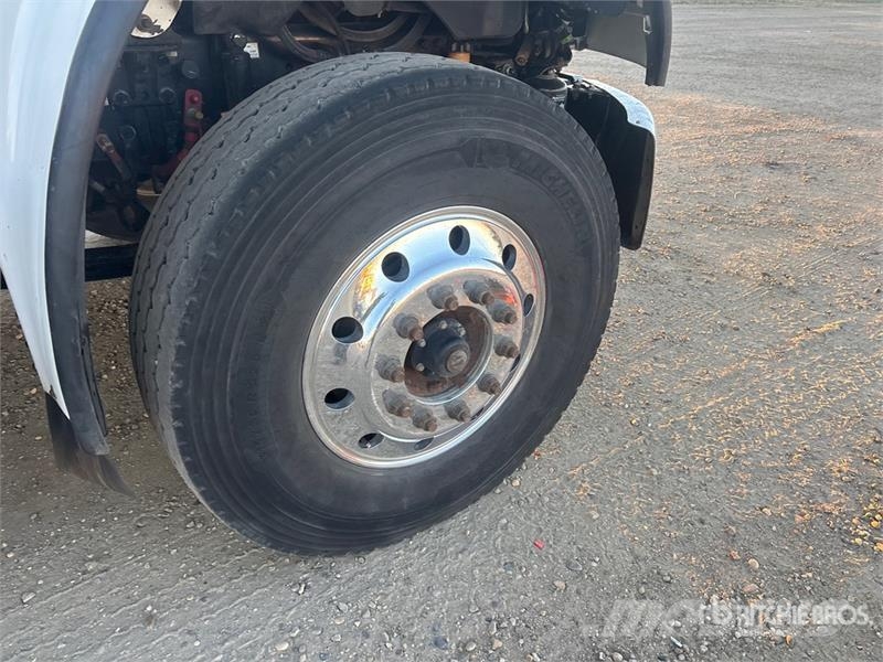 Freightliner M2 106 Camion ribaltabili