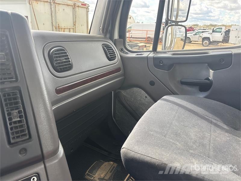 Freightliner M2 106 Грузовики-Самосвалы