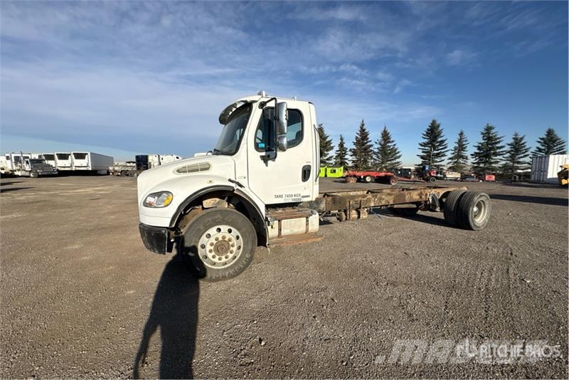Freightliner M2 106 Kabine i unutrašnjost