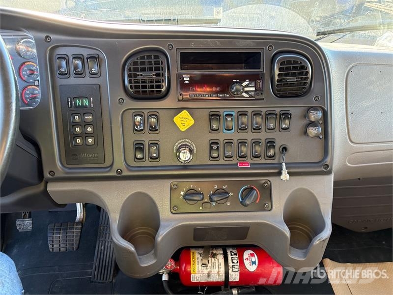 Freightliner M2 106 Hytter och interiör