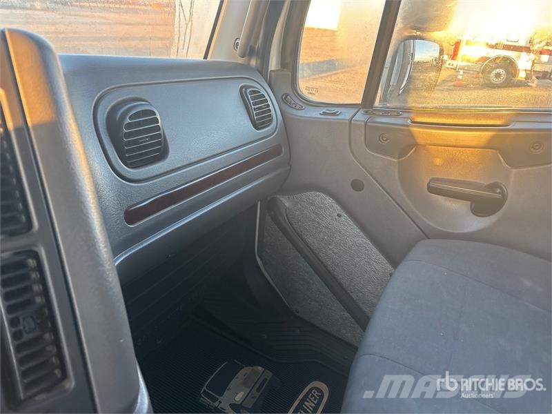 Freightliner M2 106 Camion ribaltabili