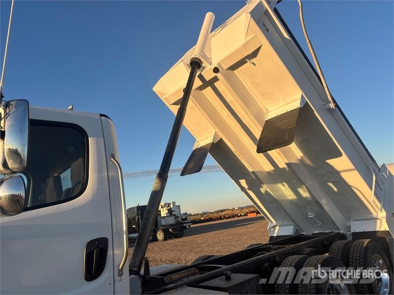 Freightliner M2 106 Camion ribaltabili