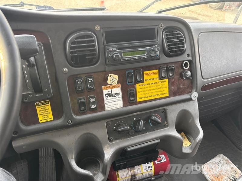 Freightliner M2 106 Kravas automašīnas - refrižeratori