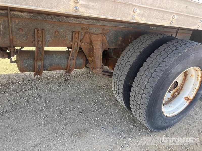 Freightliner M2 106 Фургони