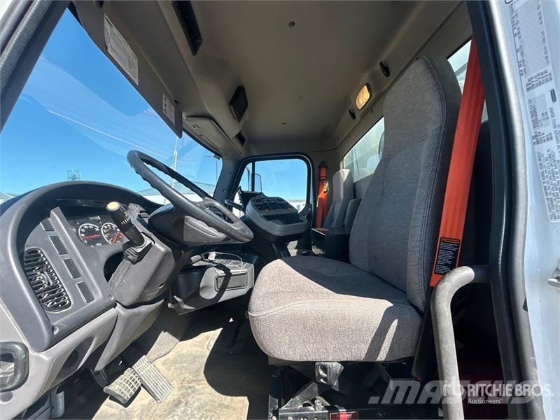 Freightliner M2 106 Šlavimo sunkvežimiai