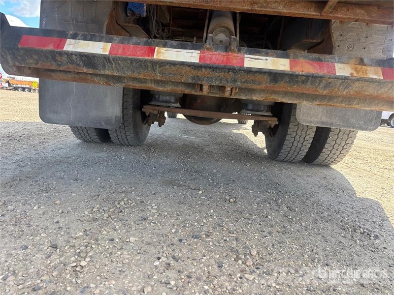 Freightliner M2 106 Фургони