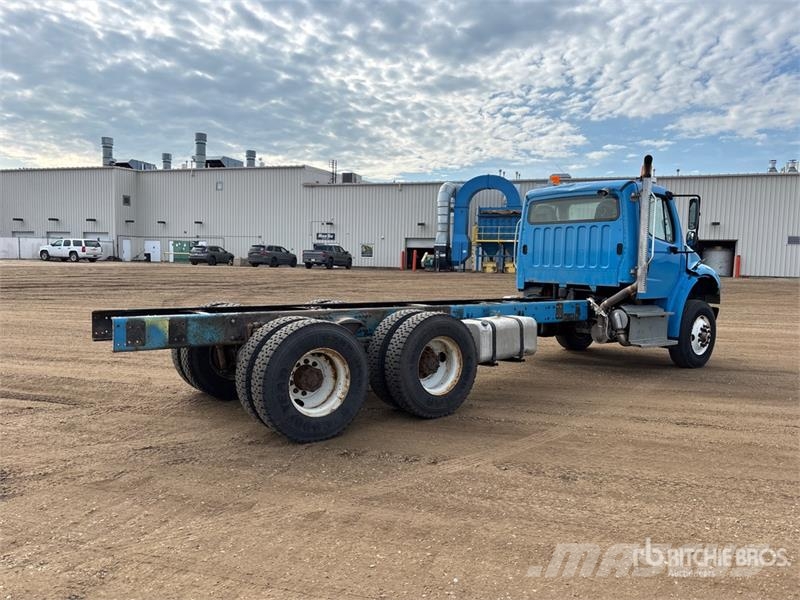 Freightliner M2 106 Kabíny a interiér