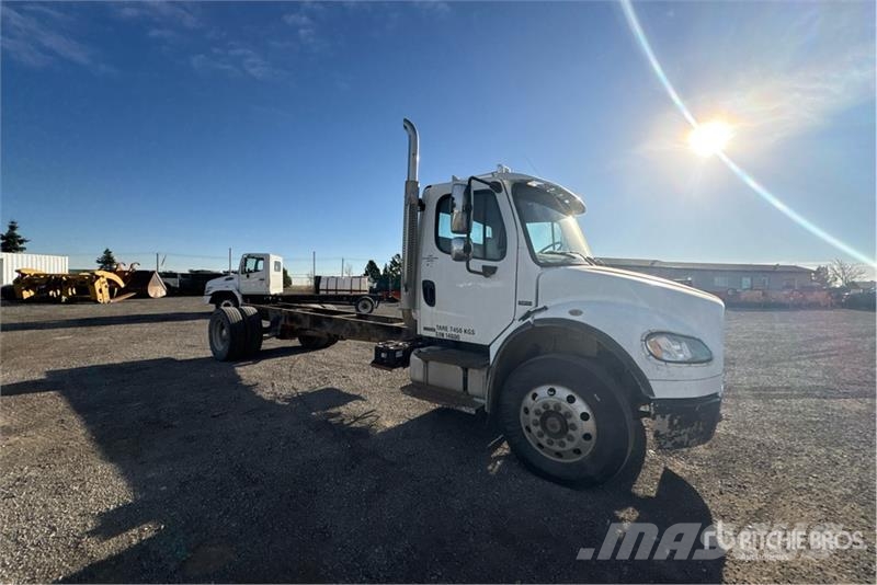 Freightliner M2 106 Kabine i unutrašnjost