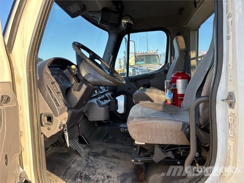 Freightliner M2 106 Мини бусове