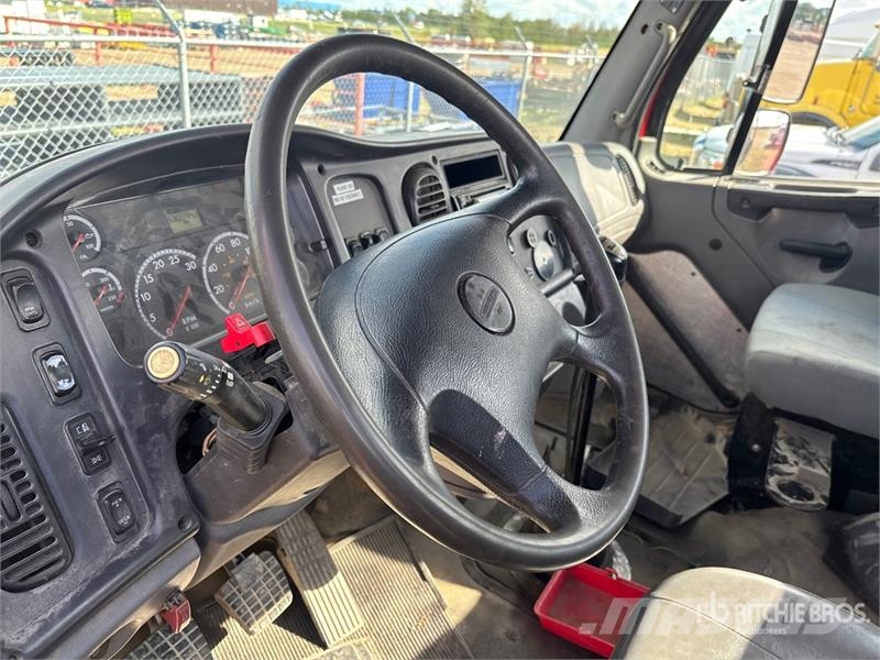 Freightliner M2 106 Cabinas