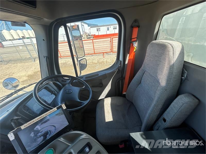 Freightliner M2 106 Šlavimo sunkvežimiai