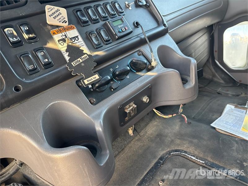 Freightliner M2 106 Мини бусове