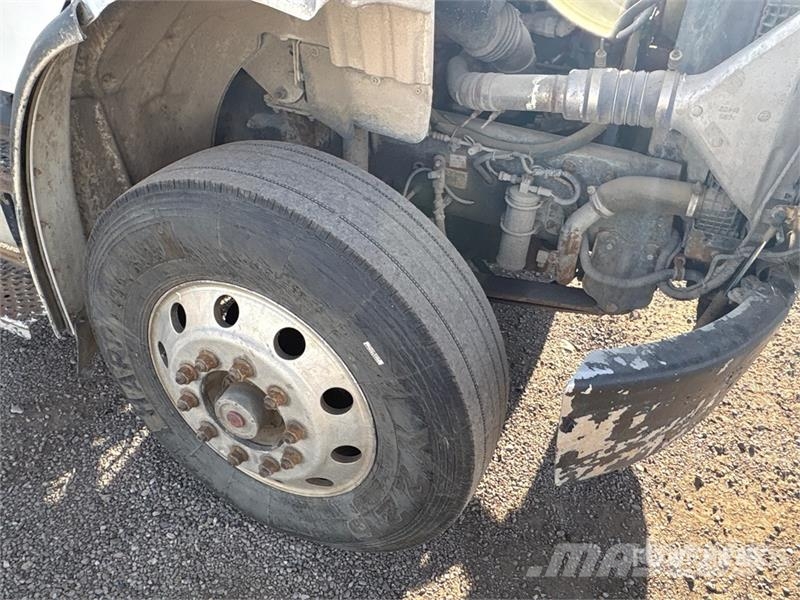Freightliner M2 106 Kabine i unutrašnjost