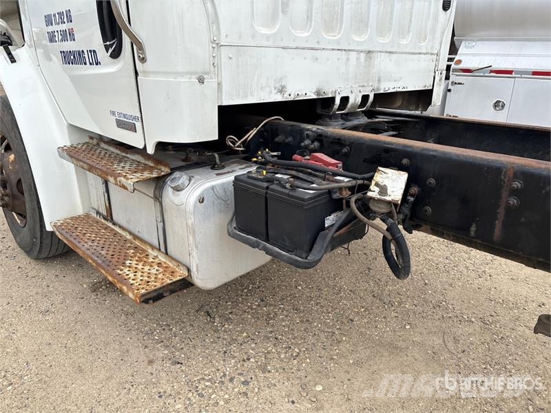 Freightliner M2 106 Kabine i unutrašnjost