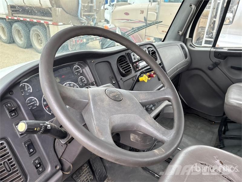 Freightliner M2 106 Kabine i unutrašnjost