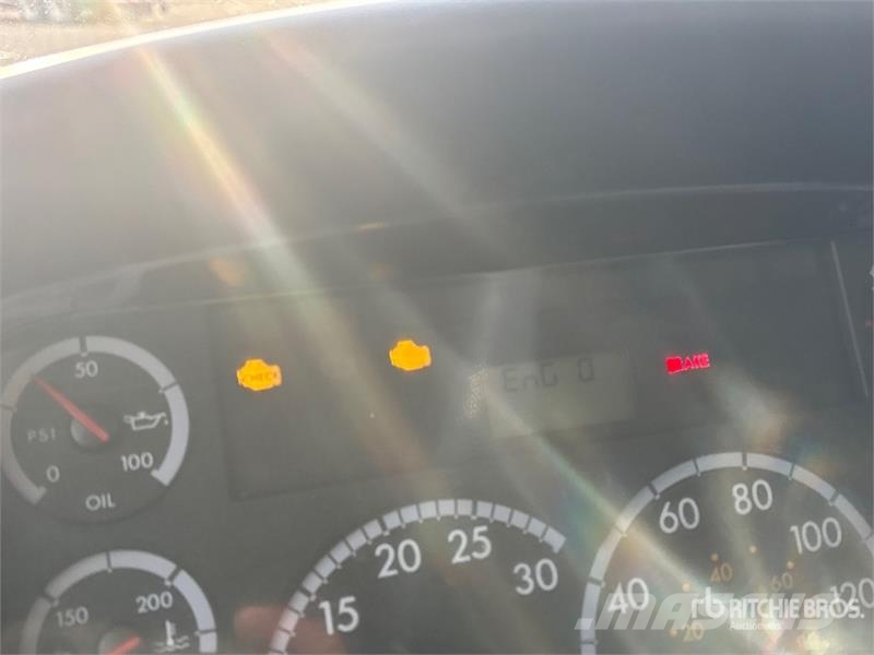 Freightliner M2 106 Kravas automašīnas - refrižeratori