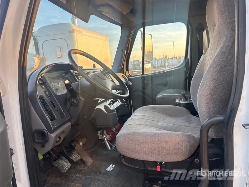 Freightliner M2 106 Cabins and interior