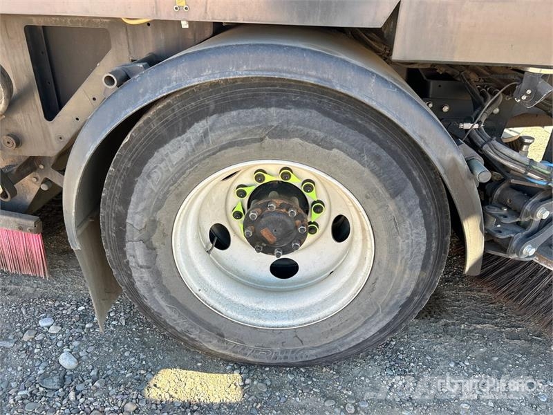 Freightliner M2 106 Šlavimo sunkvežimiai
