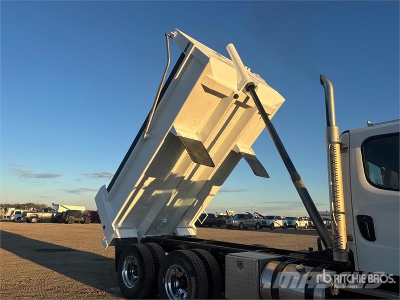 Freightliner M2 106 Camion ribaltabili