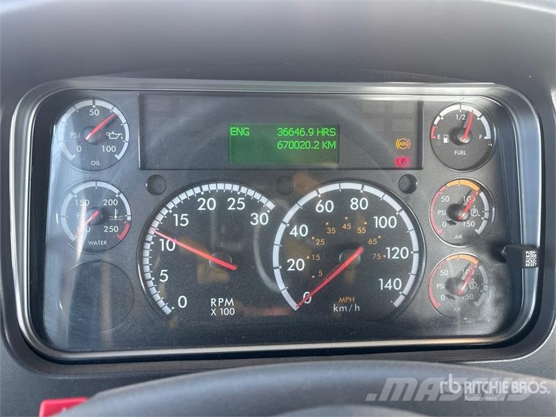 Freightliner M2 106 Cabine e interni