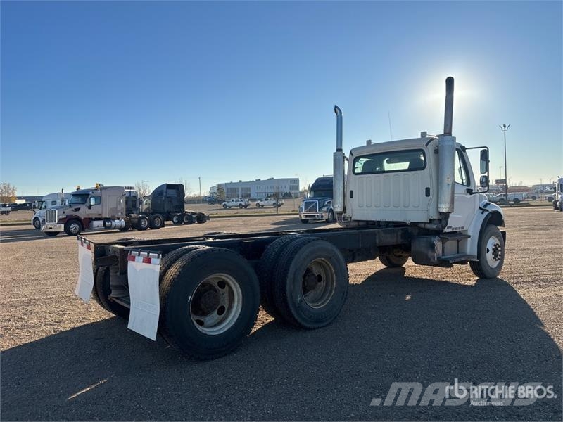 Freightliner M2 106 Cabine e interni